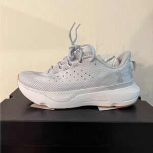 Under Armour Women's Infinite Pro Running Shoes - gray Woman’s 7.5 NEW IN BOX